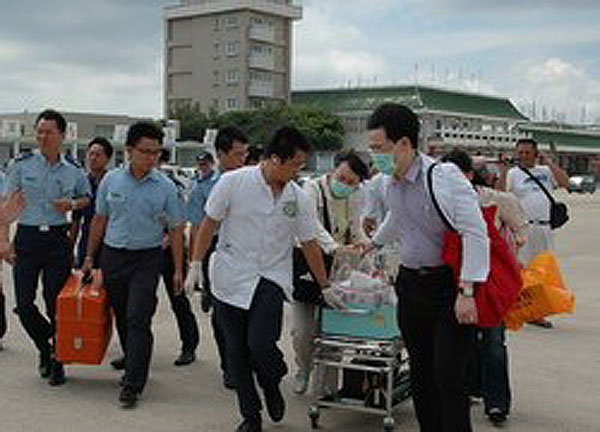 2007(民96)年空軍派遣C-130H型機運輸機前往澎湖，完成早產兒巴掌仙子後送台北內湖的三軍總醫院任務。