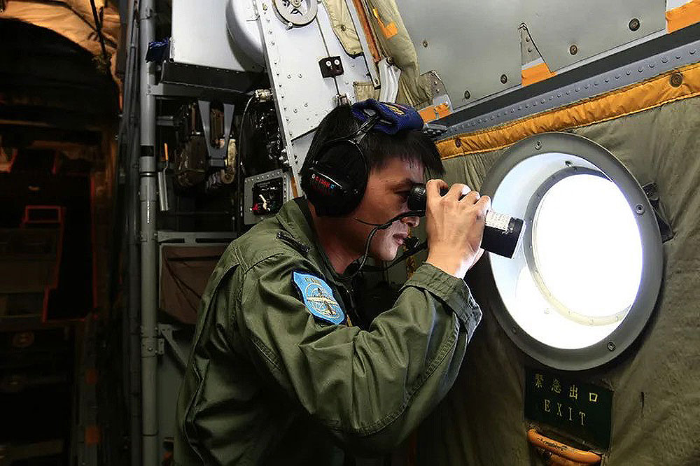 2014(民103)年3月14日派遣1架次C-130H型機前往太平島上空搜尋馬航MH-17失蹤客機，並與海軍的搜救艦艇保持通聯，加強搜救力度。