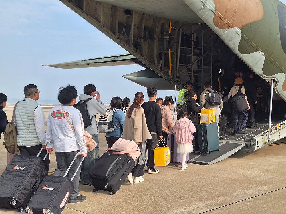 空軍春節疏運 助民返回工作崗位