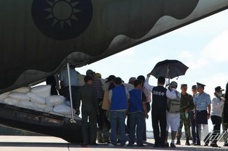 The Air Force transported the remains of seven casualties from TransAsia Airways Flight 222 to Taiwan proper.