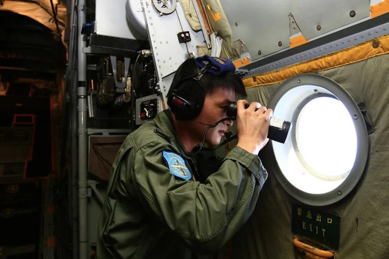 The aircraft enhanced search efforts by maintaining close contact with search and rescue vessels.