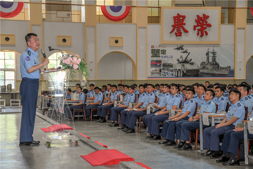 ROCAF Chief Calls on New Officers to Strive for Excellence During “Anti-Communist Patriotic Education” Seminar