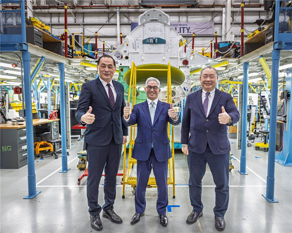  Vice Minister Hsu Visits F-16 Block 70 Production Line-2 