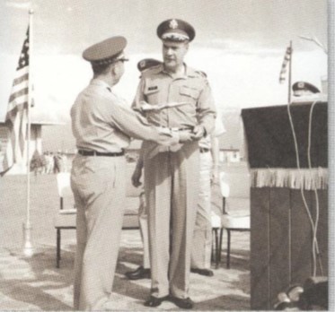 參謀總長彭孟緝一級上將與美軍顧問團杜安將軍共同主持首架F-104戰機交機典禮