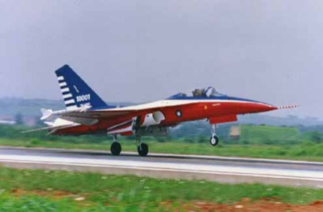 首架原型機試飛英姿