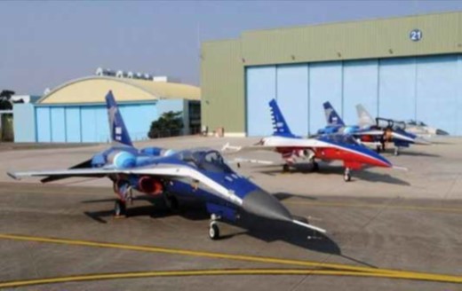 IDF經國號戰機(C/D型)與原型機合影